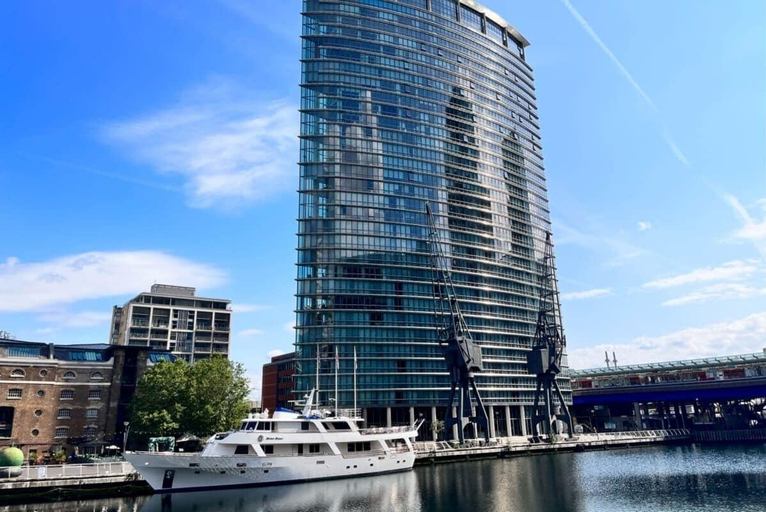 Exterior & Views 2, The Canary Wharf Place - Stunning 2bdr Flat, London