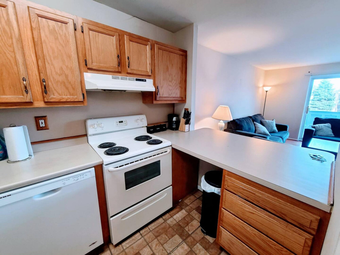 Room 2, Amazing Clean Large Parking Long Term Avail, Montgomery