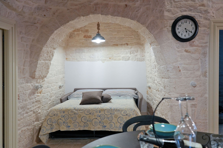 Bedroom 5, TrulliOcchiDiPietraHistoricalExperience, Bari