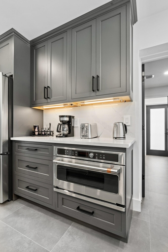 Private kitchen, Stunning Poolside Luxury Retreat, Broward