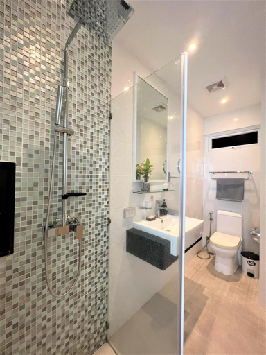 Room 5, Maroon Studio at the Beachfront, Phuket Island