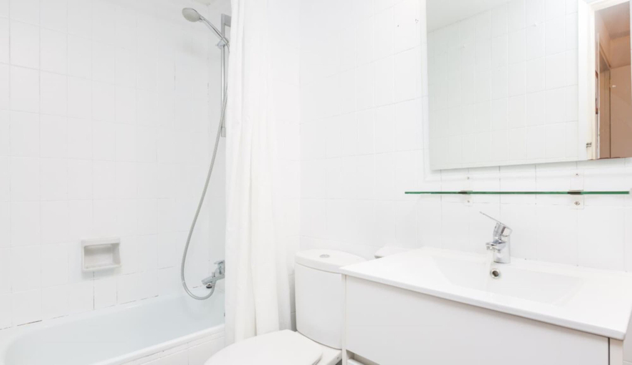 Bathroom, Apartment in Palafrugell - 104763 by MO Rentals, Girona