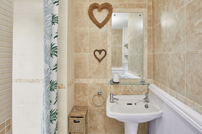 Bathroom 3, Host Stay The Duck Pond, Durham