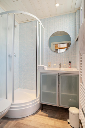 Bathroom 3, Hotel Georges, West-Vlaanderen