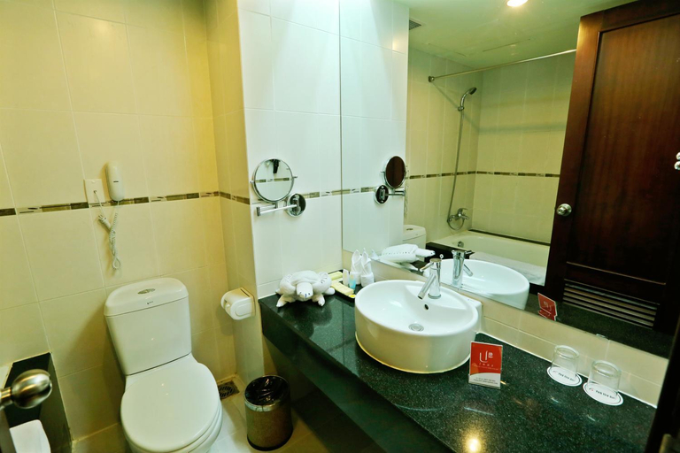 Bathroom 5, Park View Hotel, Huế