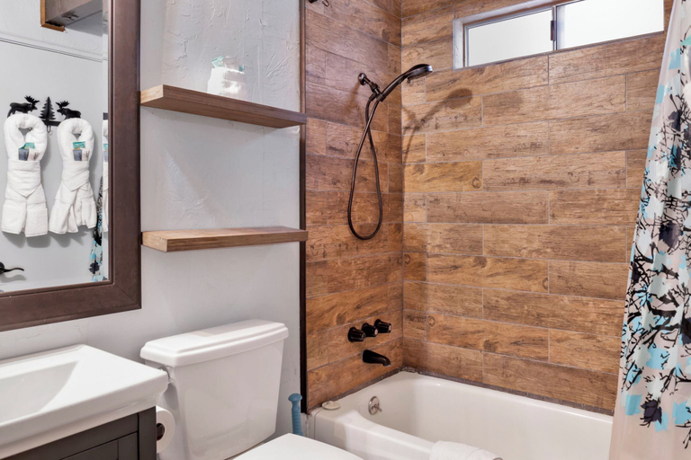 Bathroom 4, Wolf Cub Cabin#1946, San Bernardino