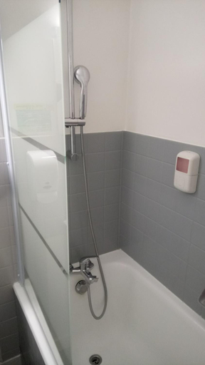 Bathroom 3, Hotel Montespan, Vienne