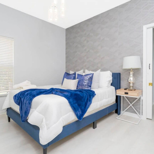 Room 2, 150 Stunning 4BD Perfect for Your Vacation, Polk