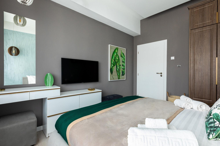 Bedroom 3, Holt - Welcome to the Jungle, Municipiul Bucuresti