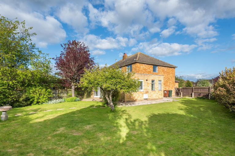 Others 3, Kidlington 3 BR House Parking Large Garden, Oxfordshire