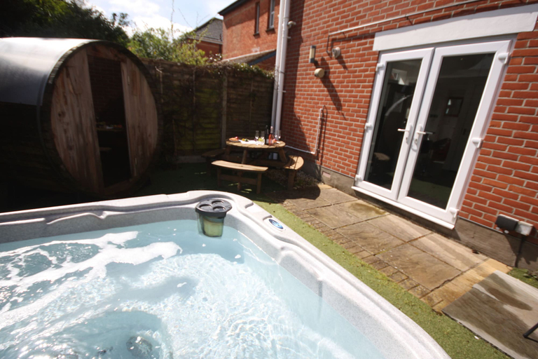 Sport & Beauty 4, Holiday Home With Hot Tub & Sauna, Bournemouth