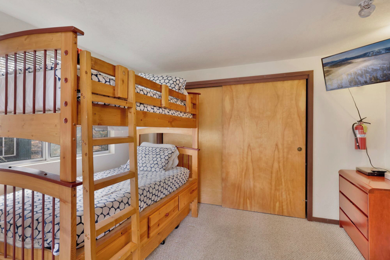 Bedroom 3, Pinewood INN #2093, San Bernardino