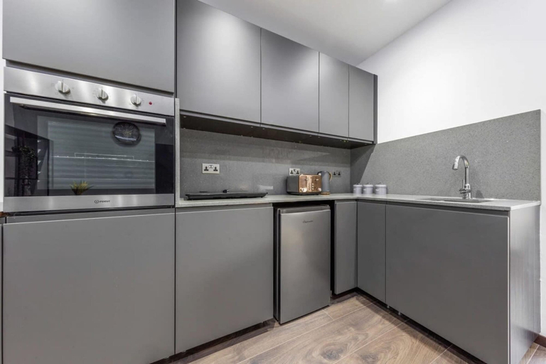 Others 5, Luxury Studio Flat Golders Green Central London, London