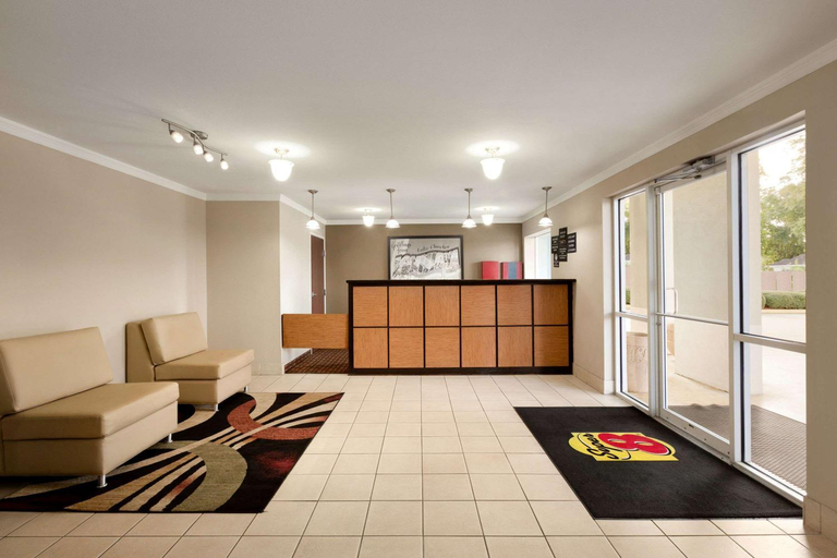 Public Area 2, Super 8 by Wyndham Lake Charles Northeast, Calcasieu