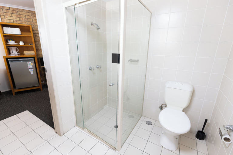 Bathroom 5, Sundowner Hotel Motel, Caboolture - East