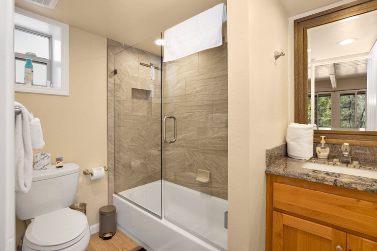 Bathroom 4, Chipper's Lodge #2302, San Bernardino