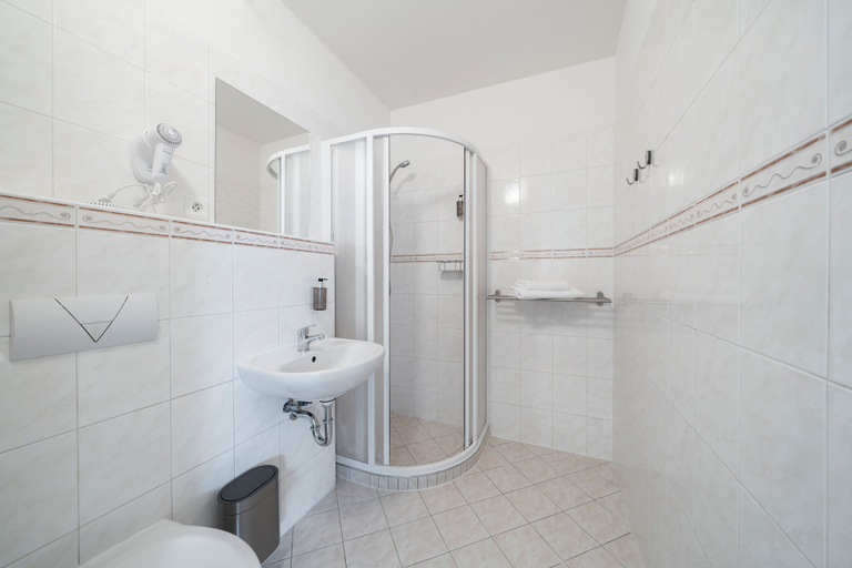 Bathroom, Leon hotel, Praha 7
