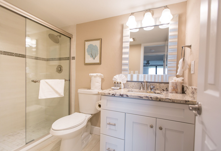 Bathroom 5, Sundial Beach Resort & Spa, Lee