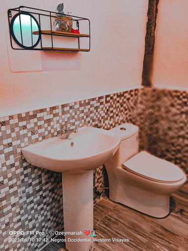 Bathroom 4, SmallFrys Beach Resort, Calatrava