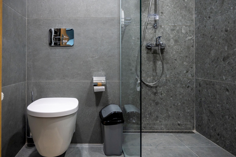 Bathroom 3, Spacious 1bdr Apartment in City Centre With Balcony, Stolichna