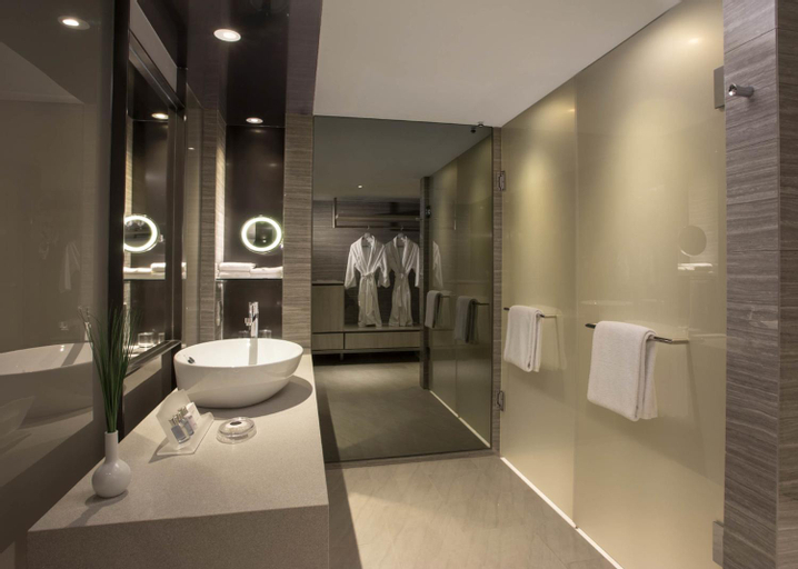 Bathroom 14