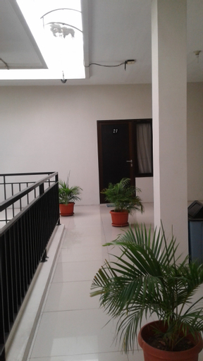 Exterior & Views 7