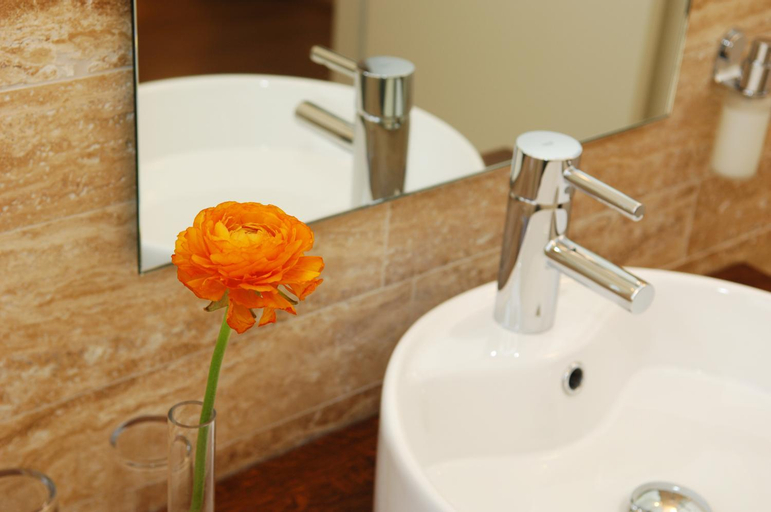 Bathroom 10