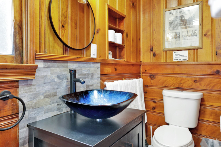 Bathroom, Lupine #106, San Bernardino