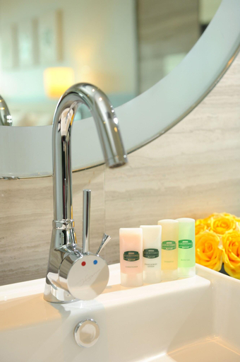 Bathroom 14