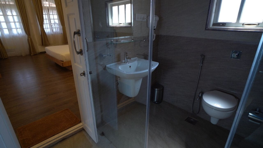 Bathroom 5, Regenta Place Green Leaf Mahabaleshwar, Satara