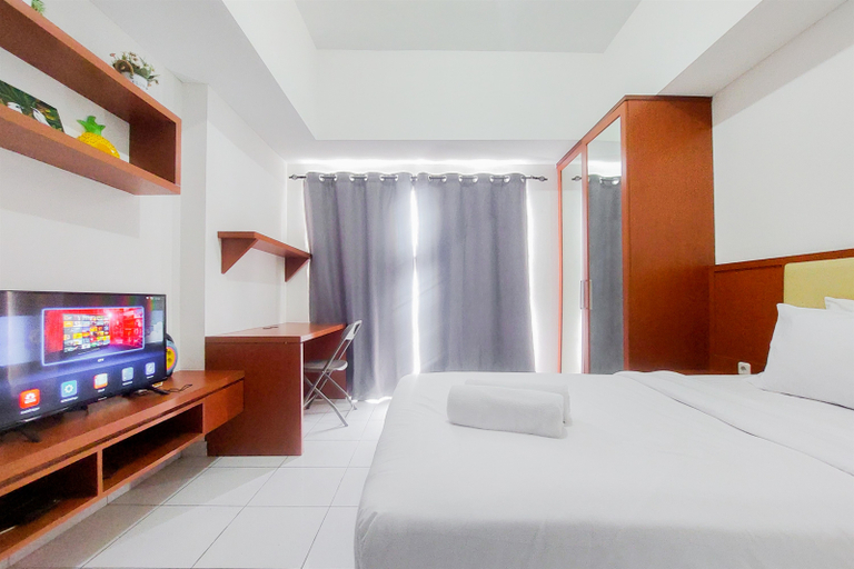 Bedroom 4, Strategic and Homey Studio Casa De Parco Apartment By Travelio, Tangerang