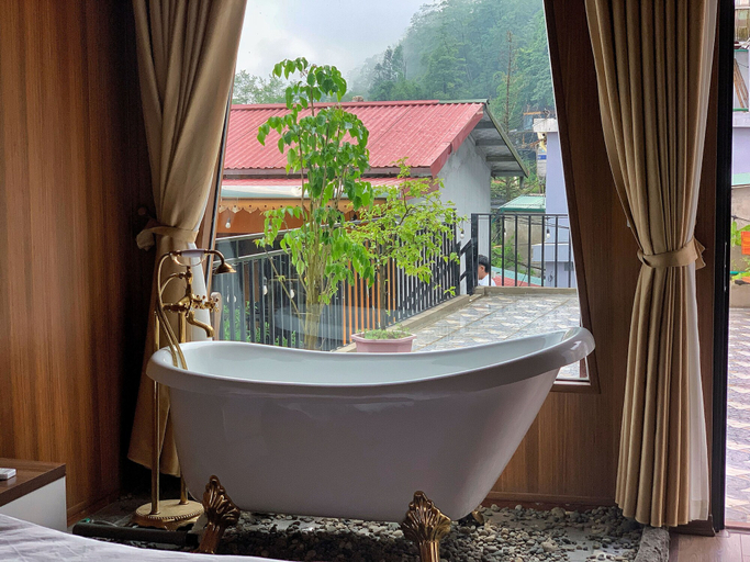 Bathroom 3, Alley House, Sa Pa