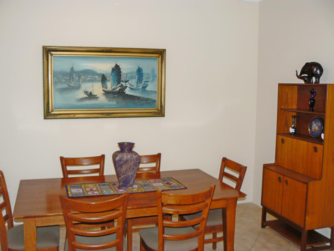 Dining Room 4, Geraldton Luxury Retreat 2 with free Streaming, Geraldton