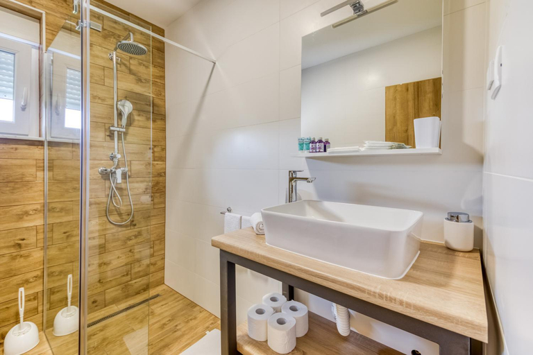 Others 4, Apartmani Leptir, Rakovica