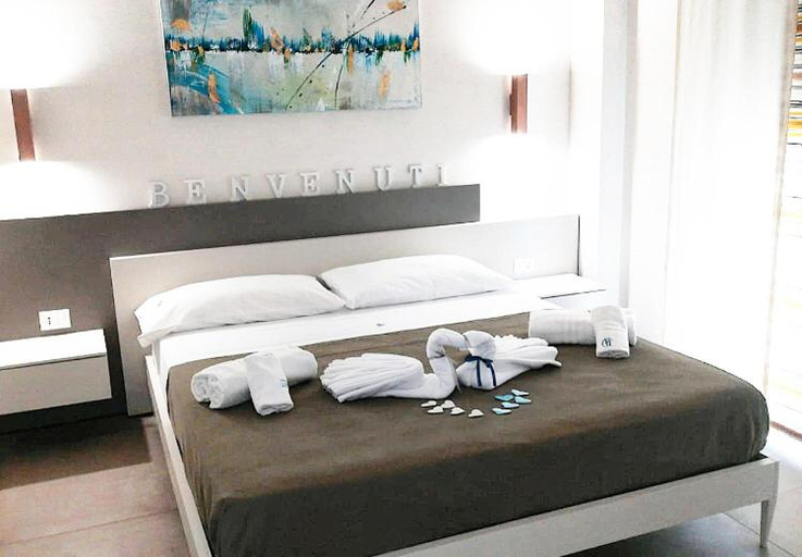 Bedroom 2, Baia Azzurra B&B, Lecce