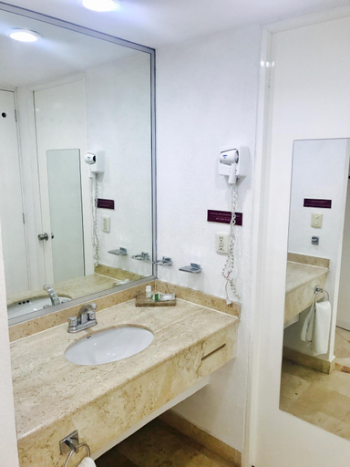 Bathroom 5, Days Inn by Wyndham Tuxtepec, Dist. Tuxtepec