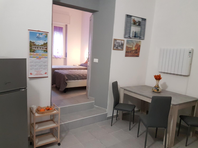 Others 5, B&B Confine, Como
