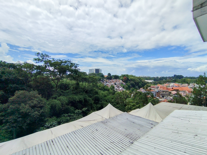 Exterior & Views, Strategic and Comfortable Studio Room at Galeri Ciumbuleuit 1 Apartment By Travelio, Bandung