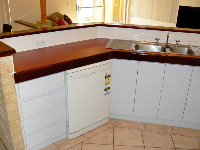 Dining Room 5, Geraldton Luxury Retreat 2 with free Streaming, Geraldton