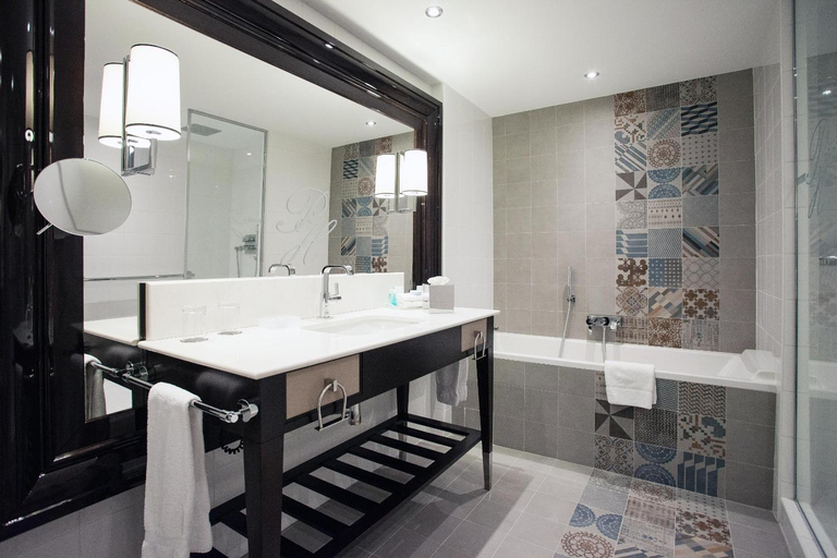 Bathroom 2, Park Hotel Grenoble - Handwritten Collection, Isère