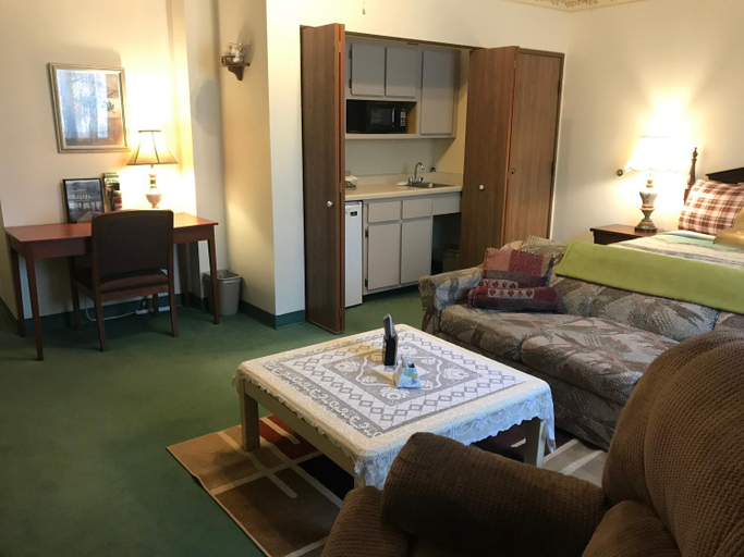 Others 4, Country Lodge inn, Fillmore