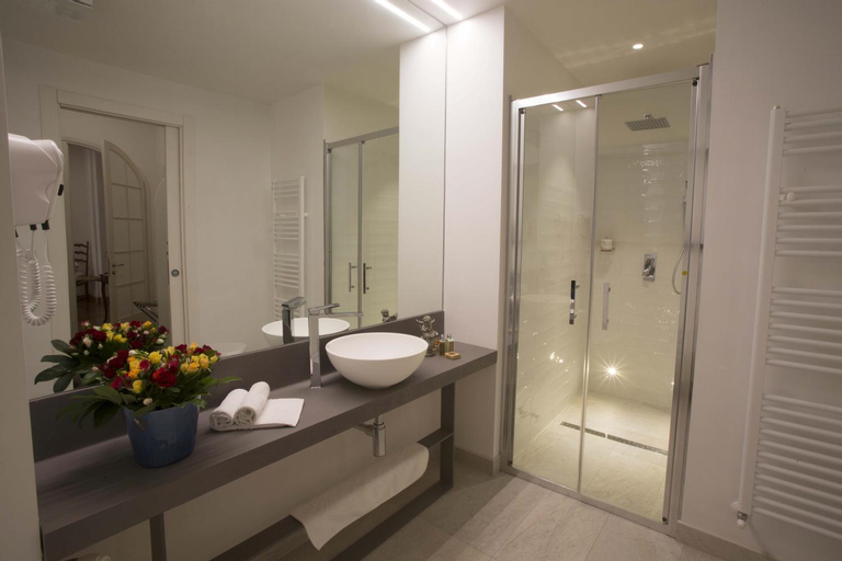 Bathroom 7