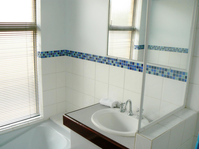 Bedroom, Geraldton Luxury Retreat 2 with free Streaming, Geraldton