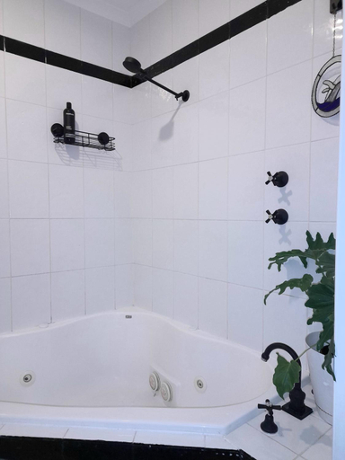 Bathroom 4, Smugglers Inn Studio Apartments, Victor Harbor