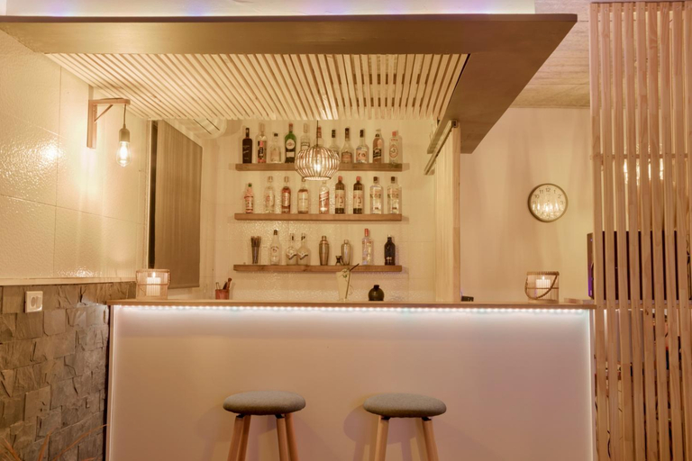 Food & Drinks 4, Undarius Hotel (exclusively gay men), n.a339