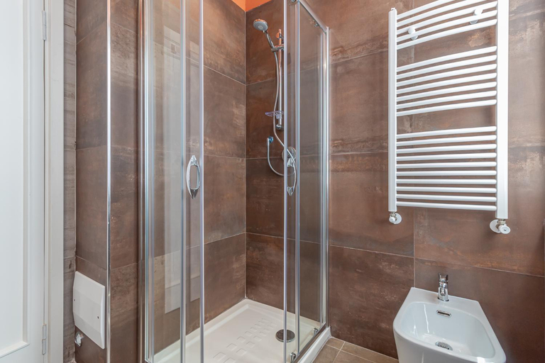 Bathroom 2, Galvani Apartments, Terni