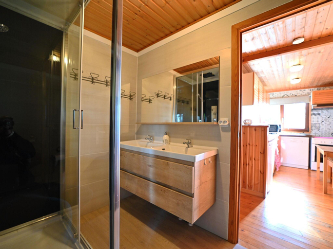 Bedroom 4, Beautiful chalet for 4 pax quietly located with a beautifully landscaped garden, Namur