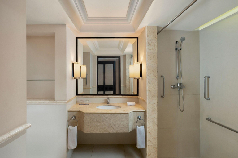Bathroom 18