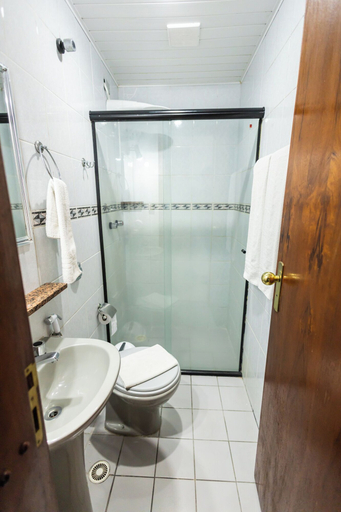 Bathroom 5, Golden Star, Curitiba