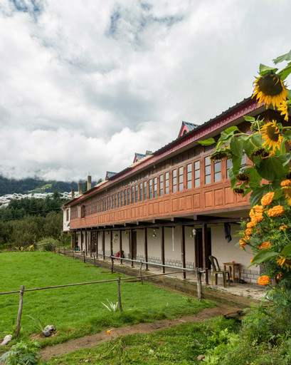 Exterior & Views
